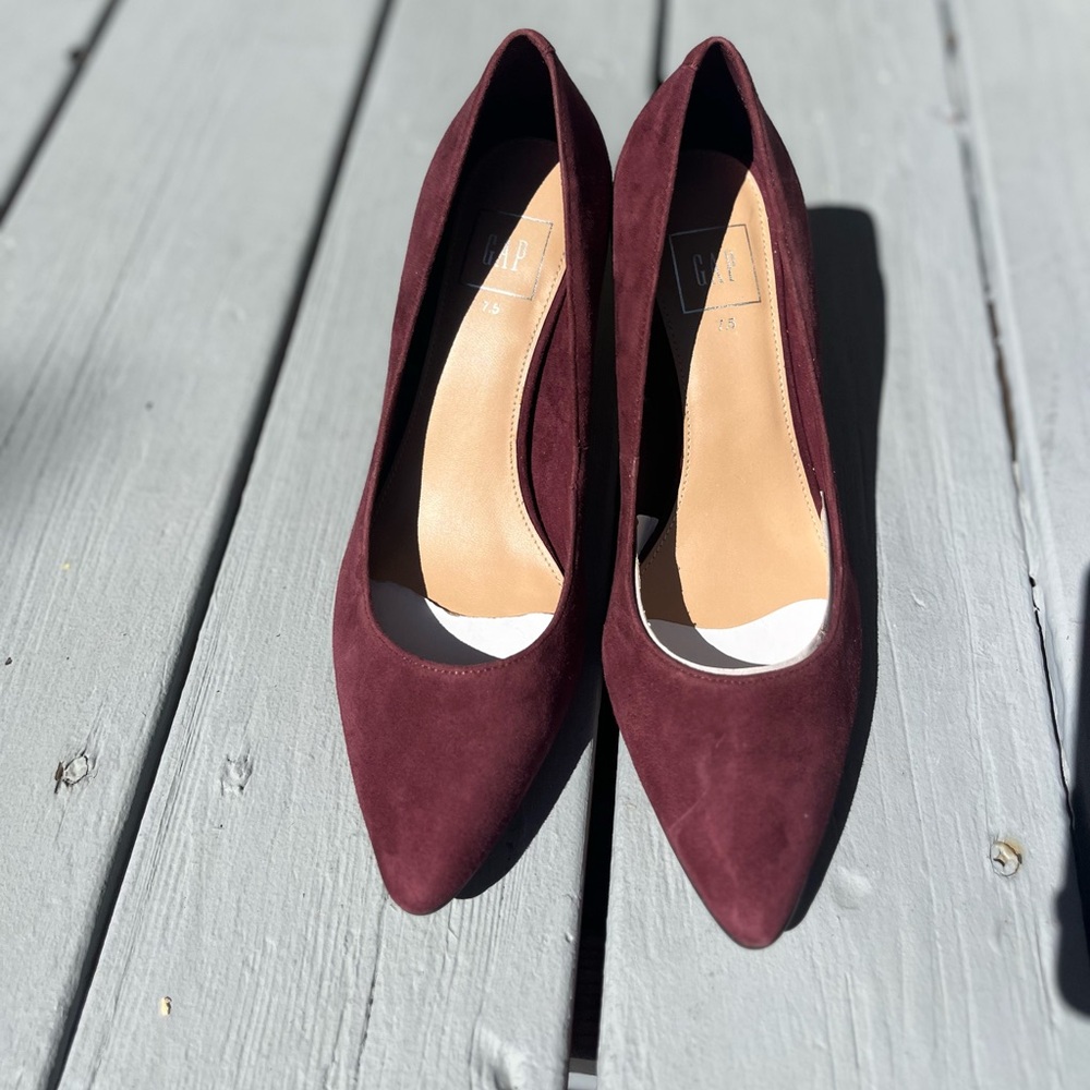 NWOT GAP Suede Pumps Size 7.5